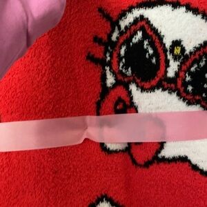 SOLD! Hello Kitty Red Valentine’s Day Feather Knittingt Blanket